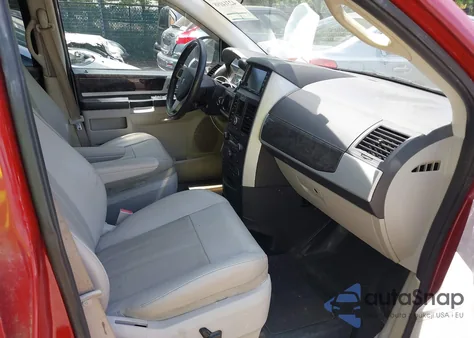 2010 Dodge Grand Caravan Sxt z USA, uszkodzony, nr VIN 2D4RN5DX5AR223609